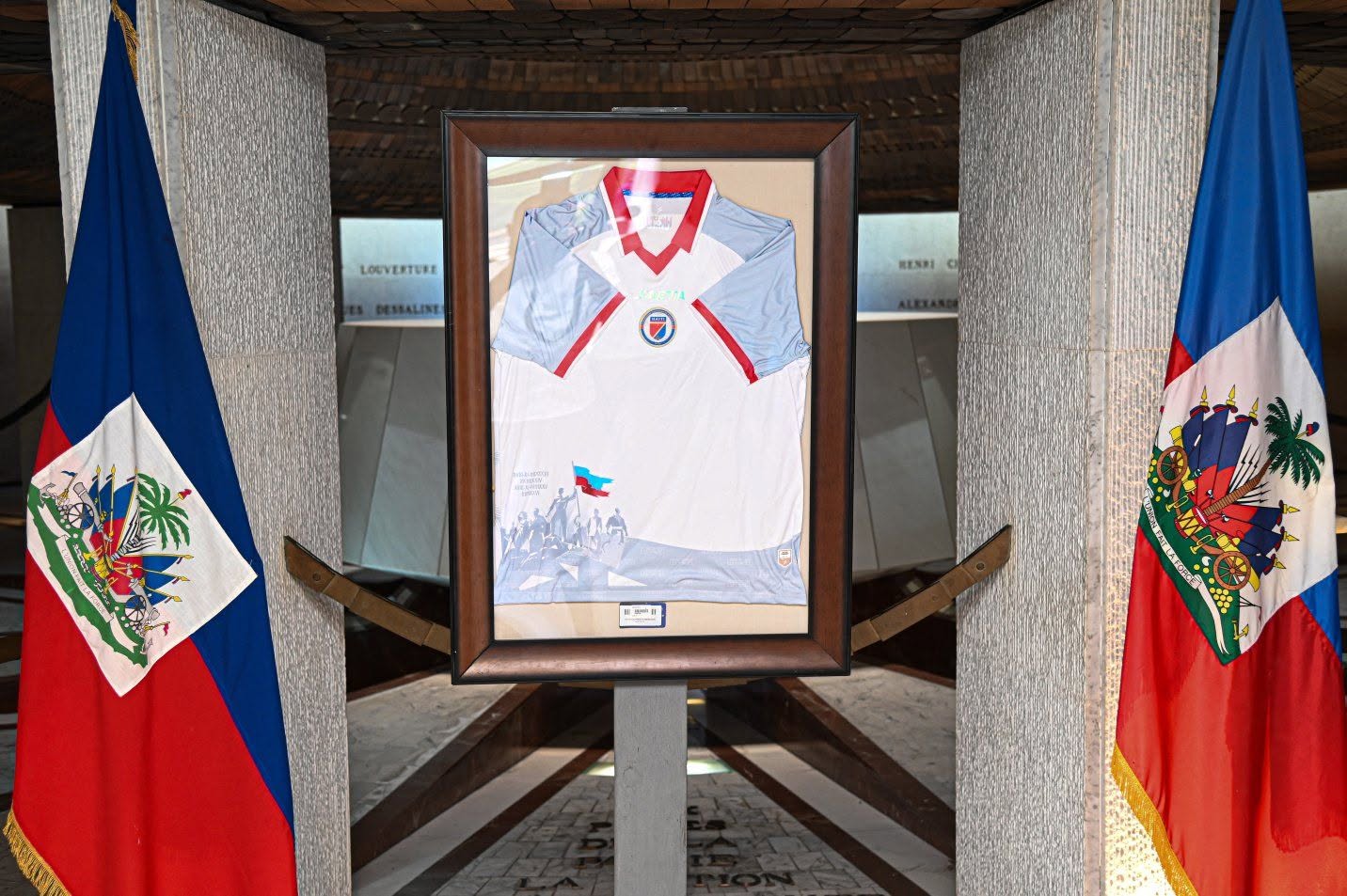 Sport, mémoire nationale et diplomatie culturelle : quelle réponse institutionnelle face à la controverse autour du maillot haïtien ?
